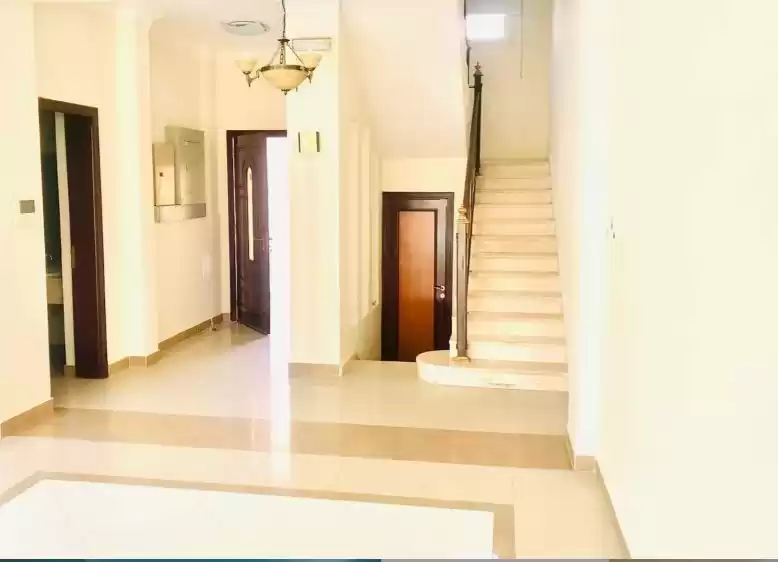 Жилой Готовая недвижимость 4+комнаты для горничных С/Ж Квартира  в аренду в Доха #10631 - 1  image 